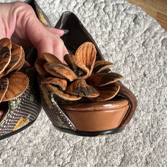 Poetic License Summerbloom Brown and Floral Peep Toe Heels Size 37 - Picture 10 of 14